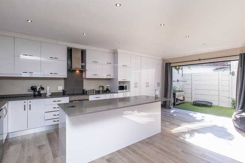 To Let 3 Bedroom Property for Rent in Constantia Western Cape